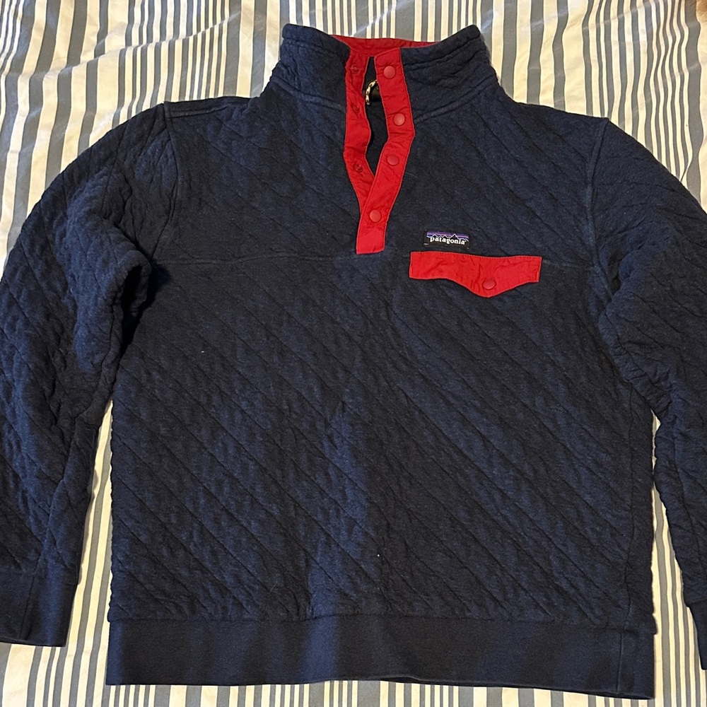 Patagonia Quilted Pullover in Navy and Red